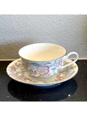HOYA Bone China Tea Cup and Saucer Floral Pattern Made in Japan EUC